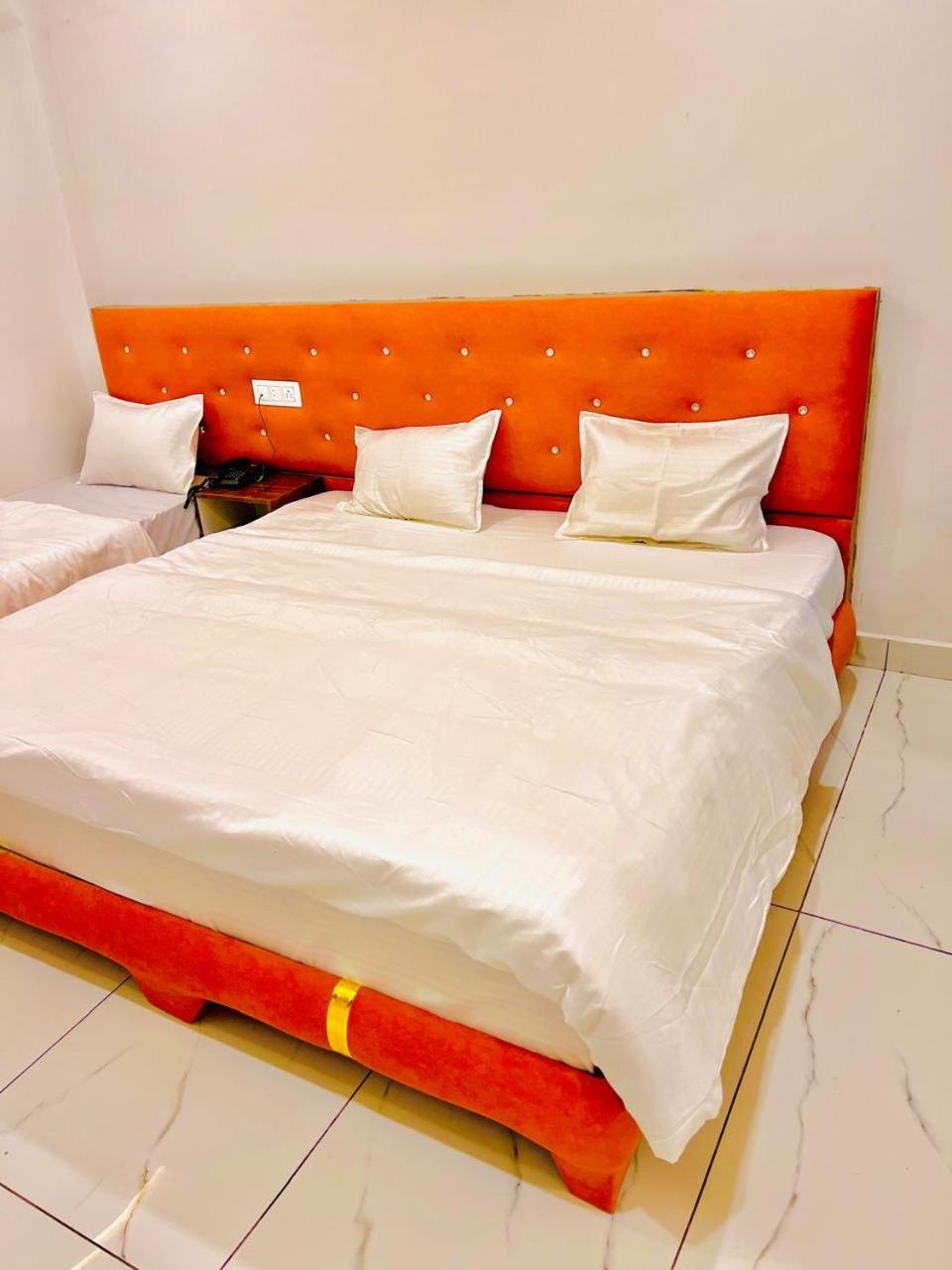 Hotel Shree Kedar Palace Ujjain Exteriör bild
