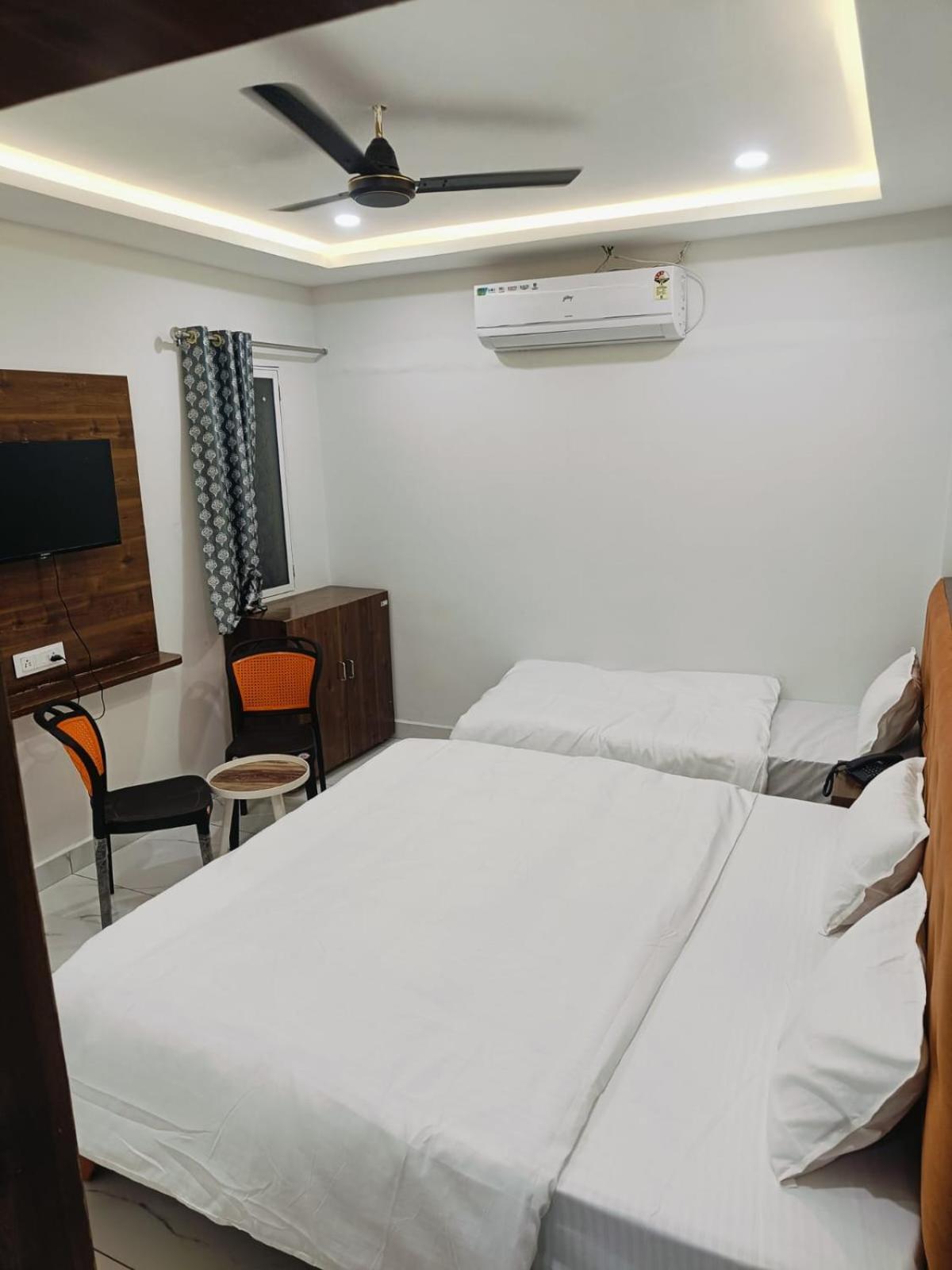 Hotel Shree Kedar Palace Ujjain Exteriör bild