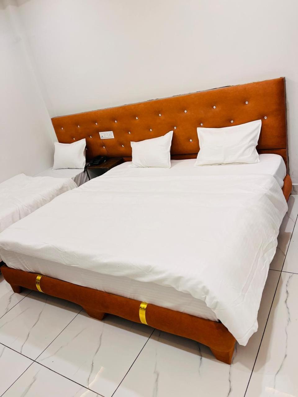 Hotel Shree Kedar Palace Ujjain Exteriör bild