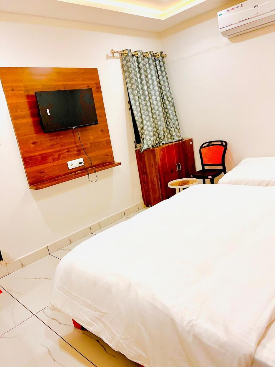Hotel Shree Kedar Palace Ujjain Exteriör bild
