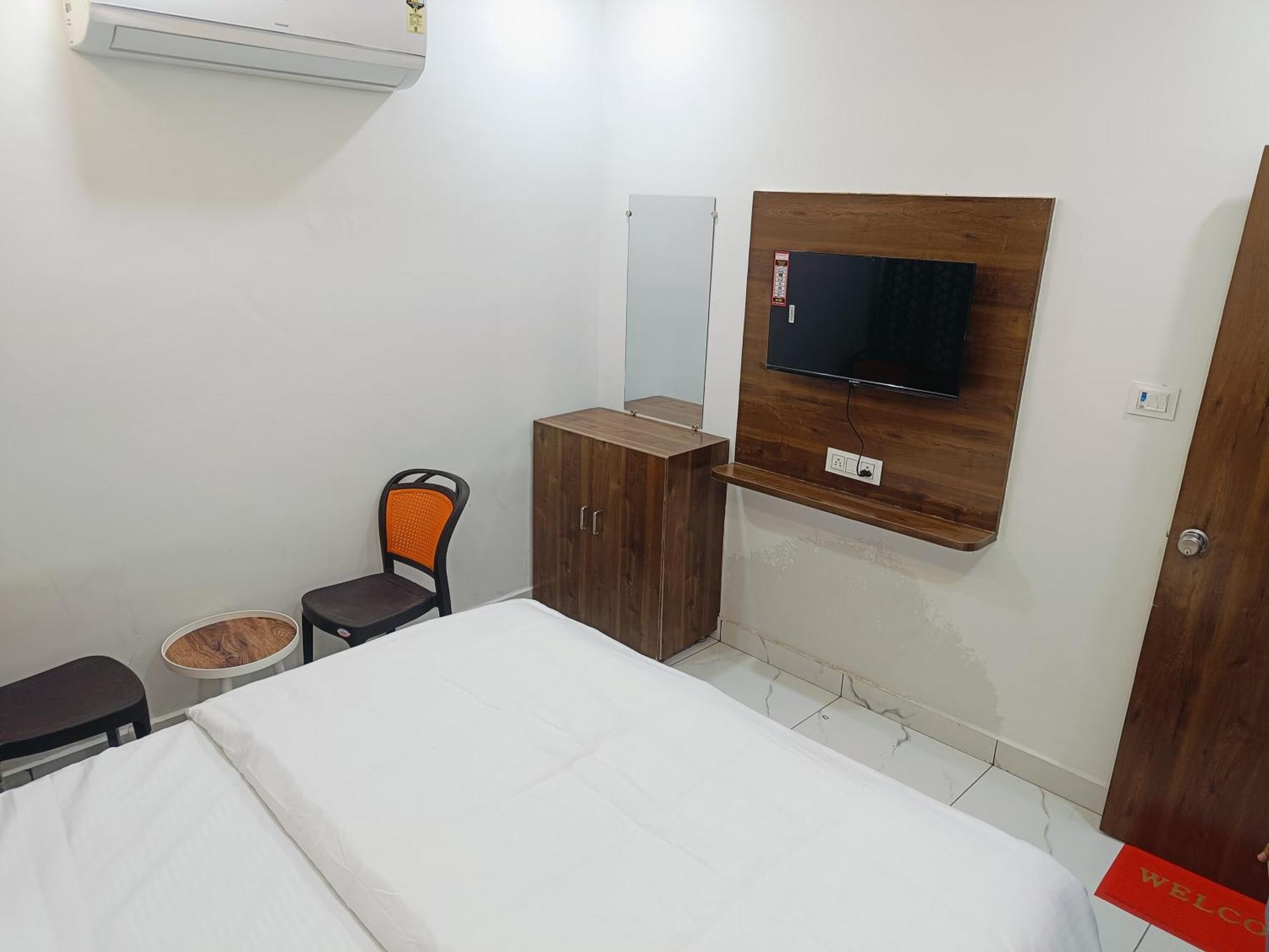 Hotel Shree Kedar Palace Ujjain Exteriör bild