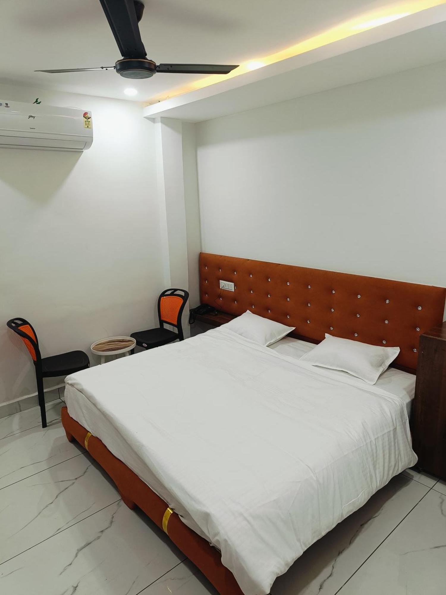 Hotel Shree Kedar Palace Ujjain Exteriör bild
