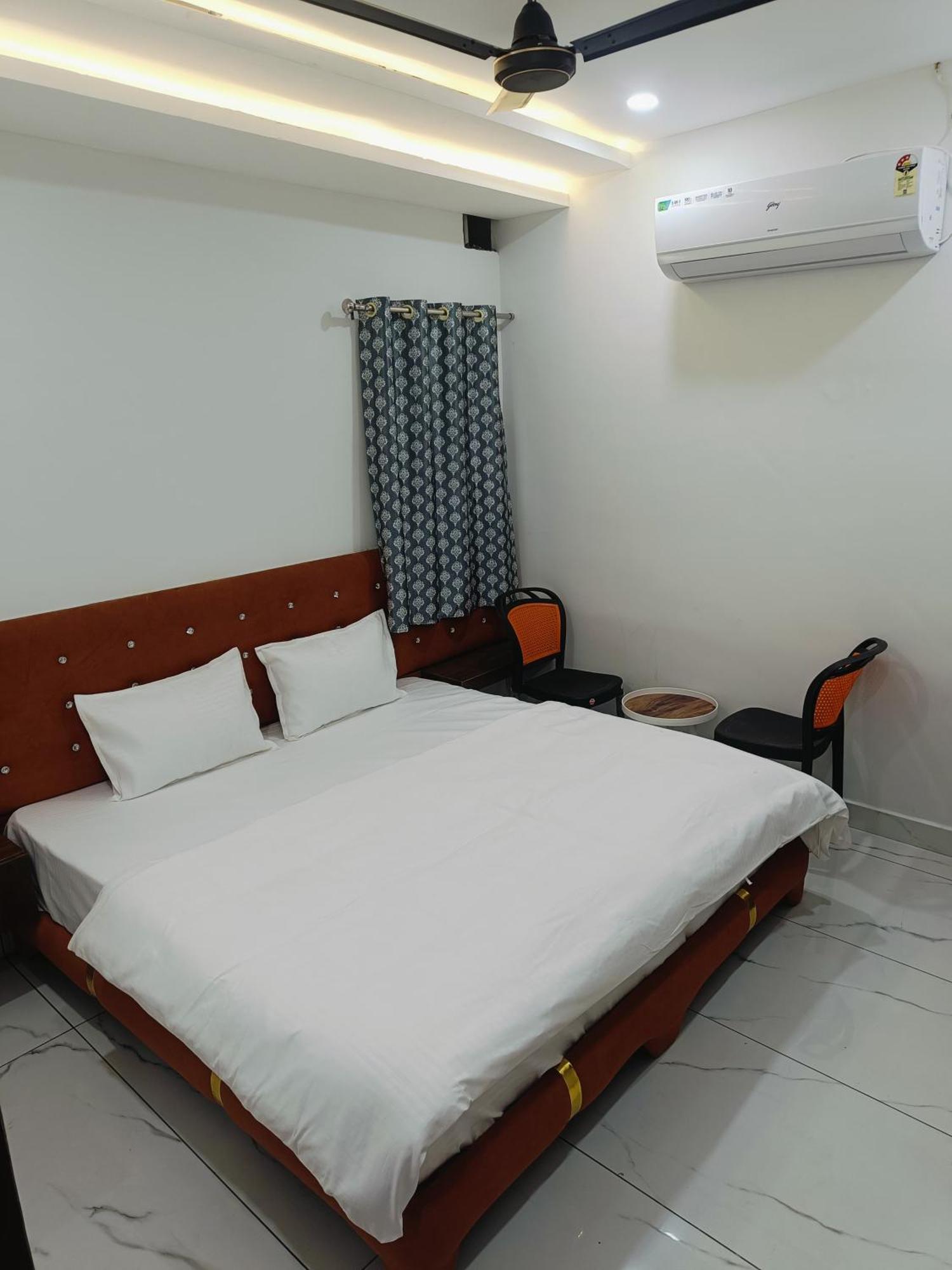 Hotel Shree Kedar Palace Ujjain Exteriör bild